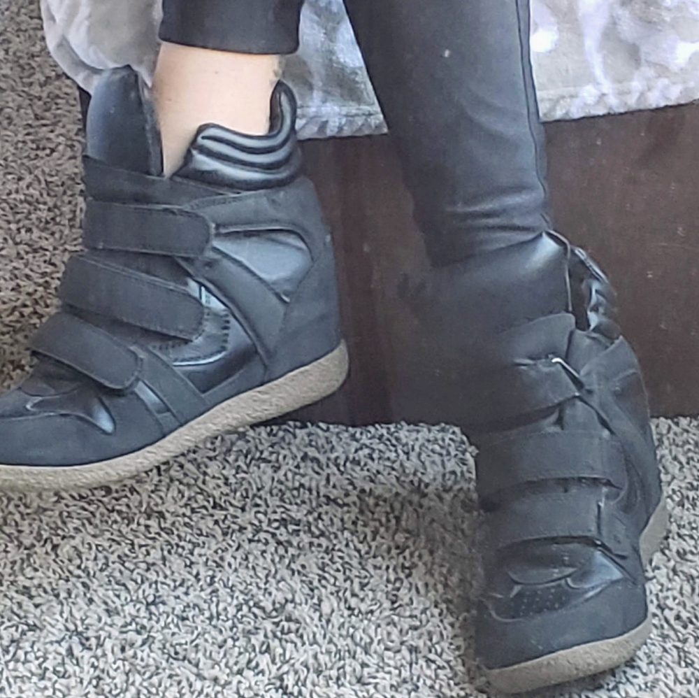 GREAT shape black Sneaker Wedges